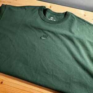 Nike Forest Green Crewneck T-Shirt with Embroidered Swoosh